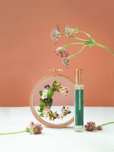 Load image into Gallery viewer, the blooming jewel fragrance and xmas dried floral hoop
